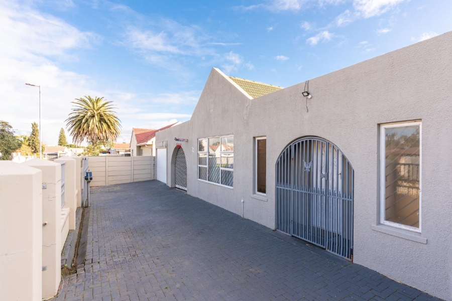 3 Bedroom Property for Sale in Bothasig Western Cape